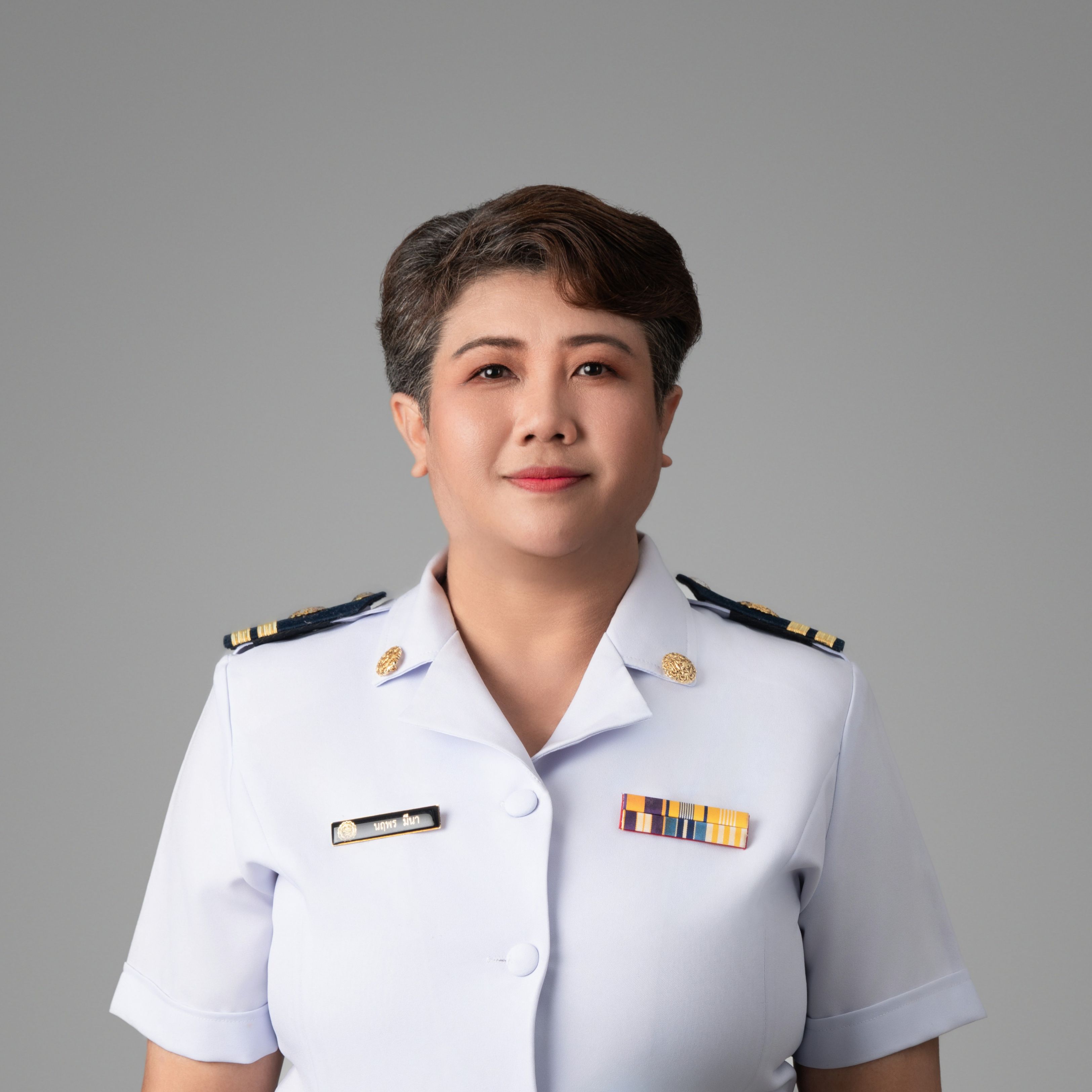 นฤพร มีนา